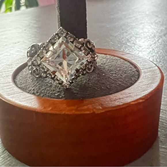 Sorrelli Crystal Silver Tone Ring Size 7 - Picture 2 of 10